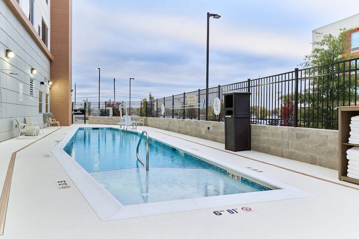 Hotel Pool