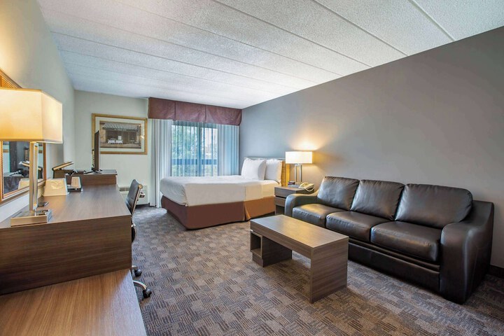 Room 9 of 48