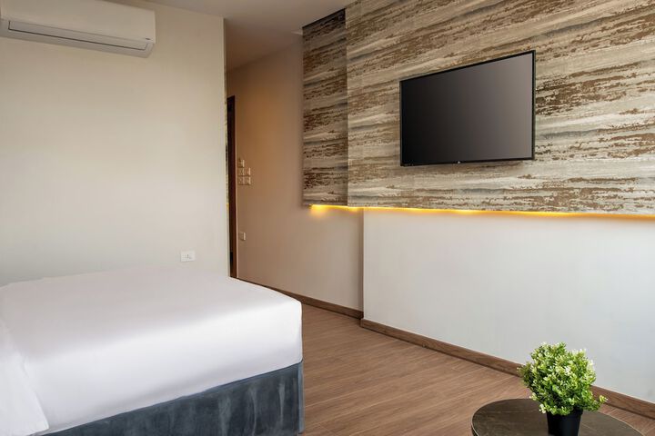 Room 6 of 36