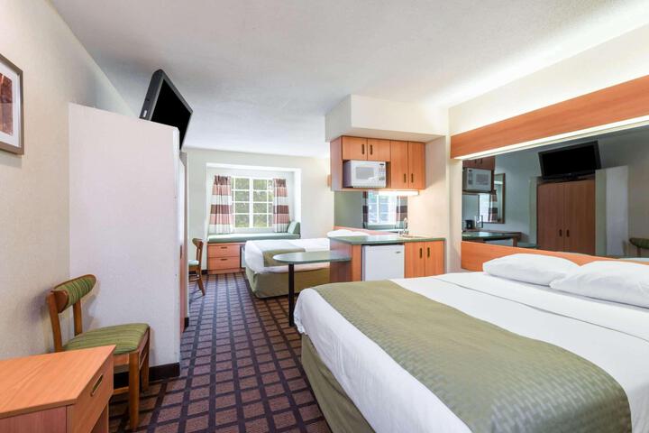 2 Queen Beds Accessible (23 of 26)