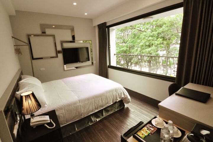 Room 33 of 77