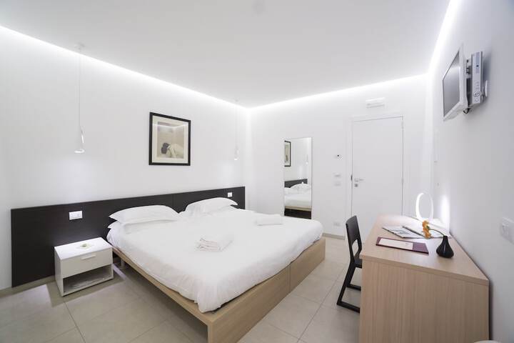 Room 53 of 106