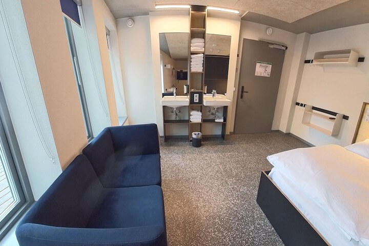 Room 46 of 93