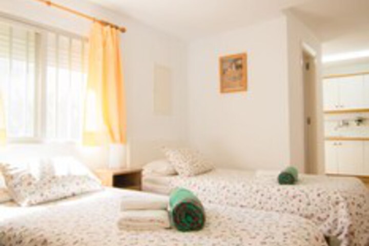 Room 105 of 157
