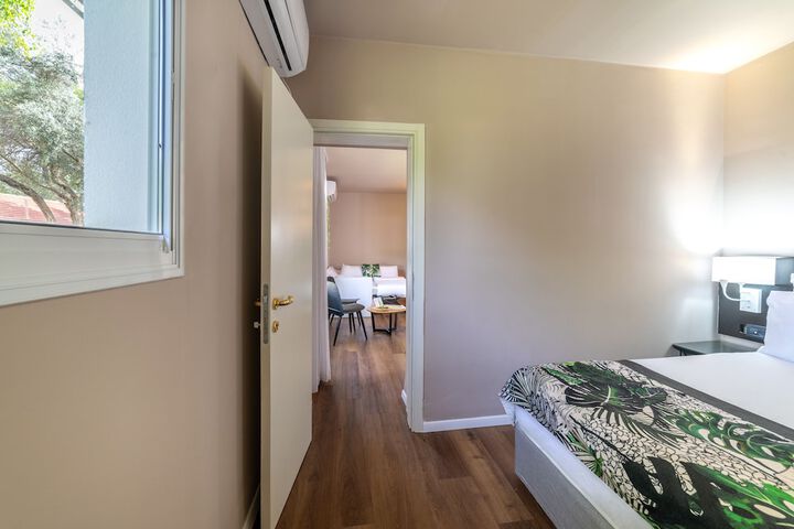 Room 12 of 74