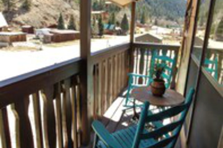 Grandview_townhouse_01_rustic_retreat