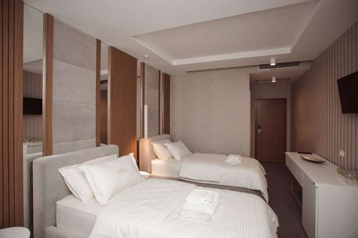 Room 27 of 54