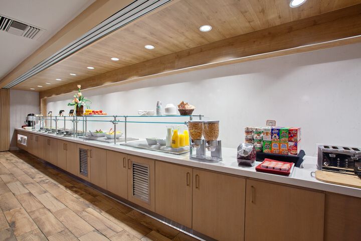 Breakfast/Coffee Service 24 of 36