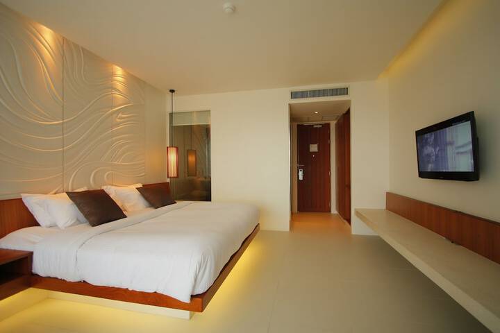 Room 6 of 128