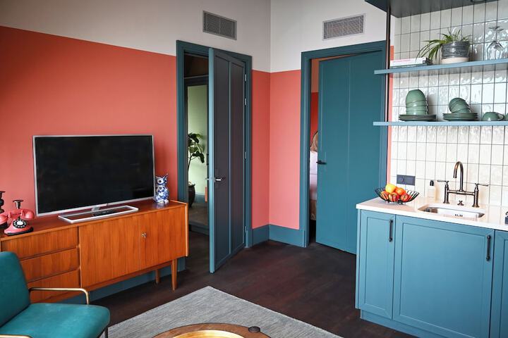 Room 6 of 86