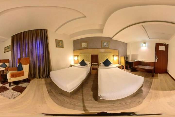 Room 14 of 34