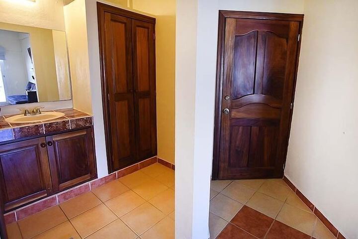 Room 10 of 48