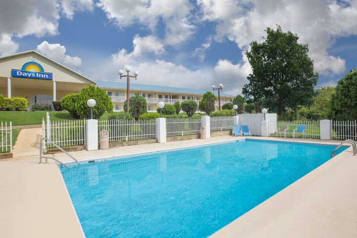 Hotel Pool