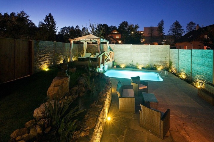 Pool 52 of 75