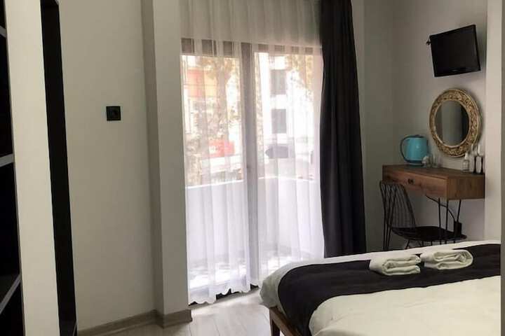 Room 2 of 29