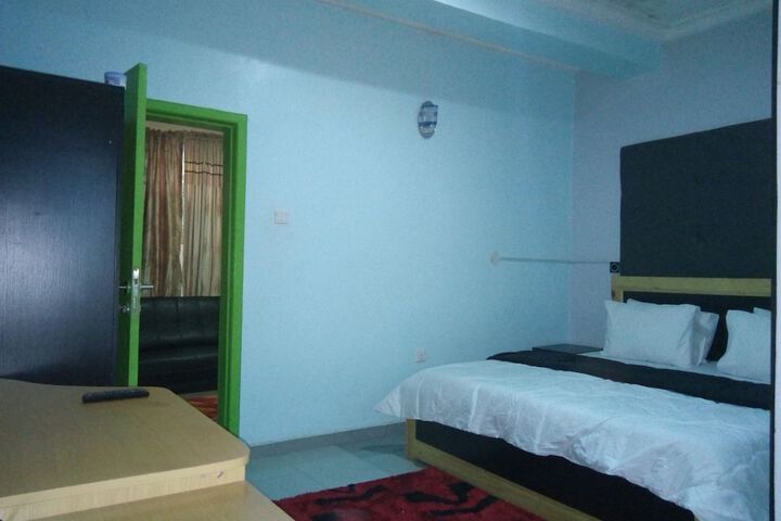 Room 13 of 23