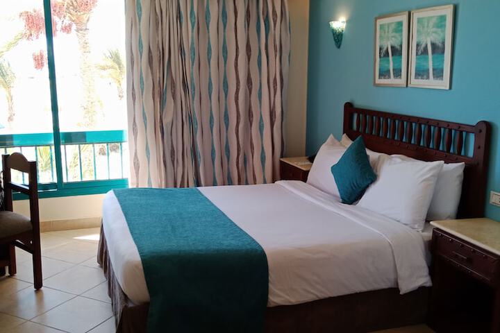 Room 22 of 142