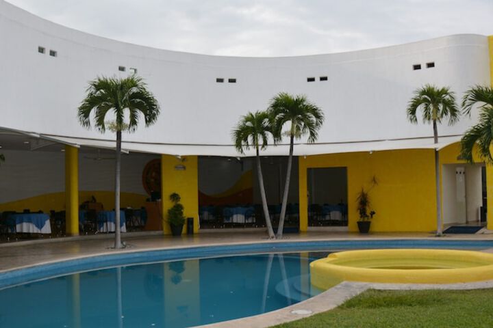 Pool Hotel