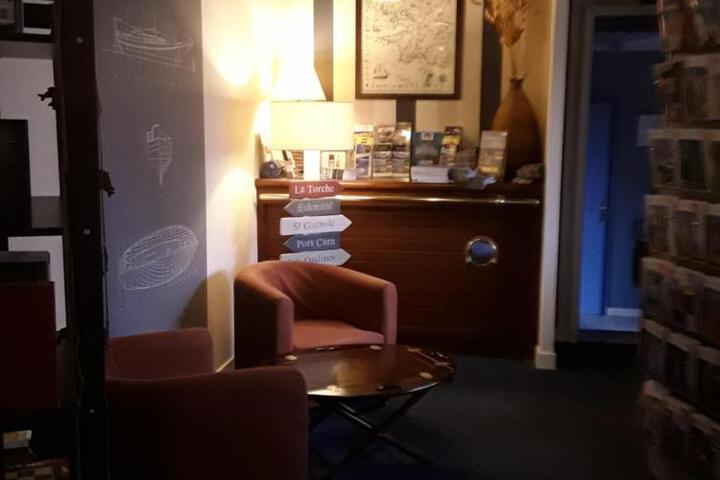 Hotel Suite Photo