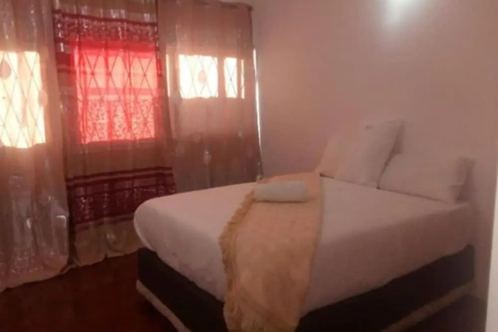 Room 4 of 10