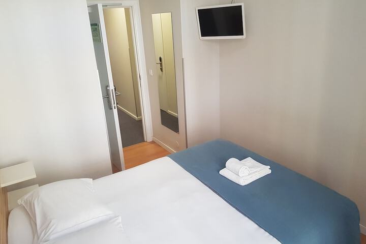 Room 25 of 76