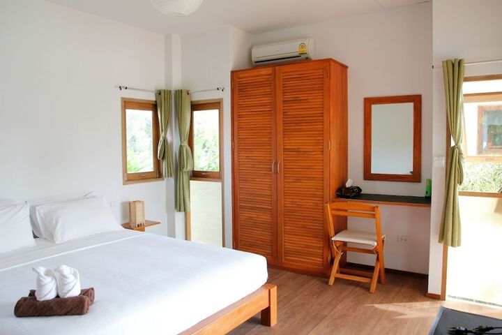 Room 3 of 86