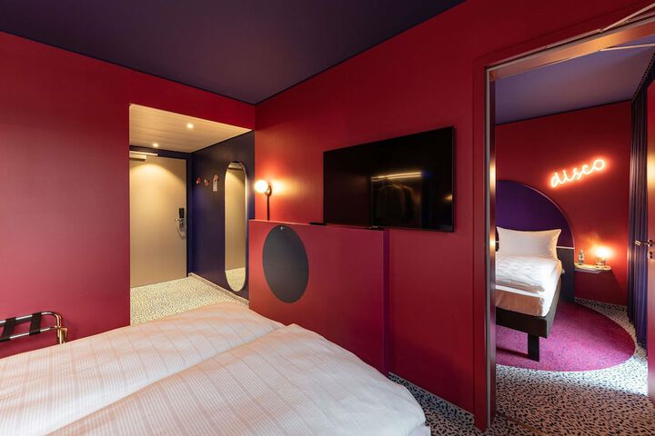 Room 18 of 65