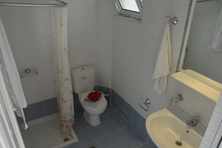 Room 32 of 59