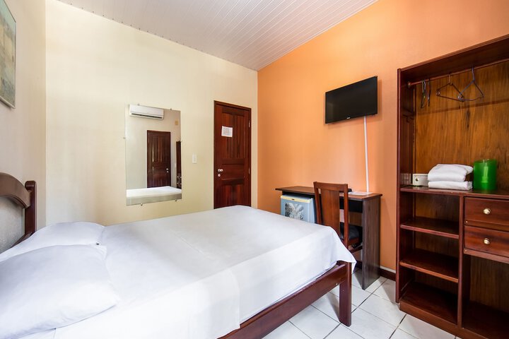 Room 7 of 32