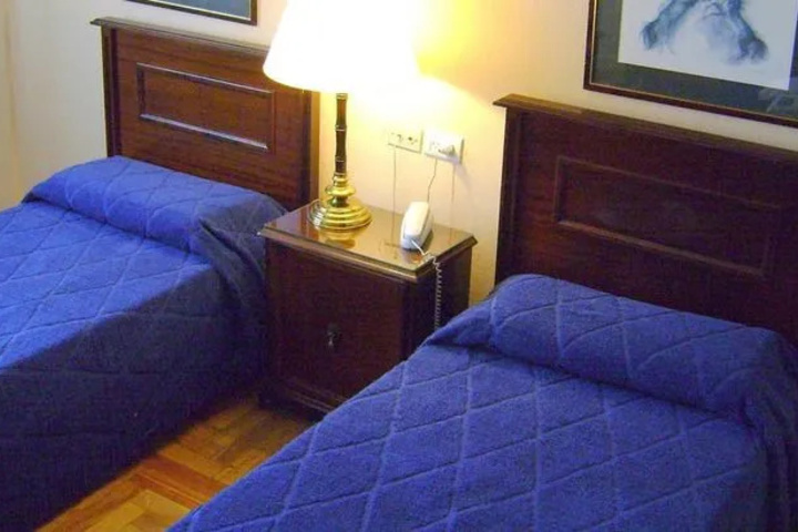 Room 4 of 24