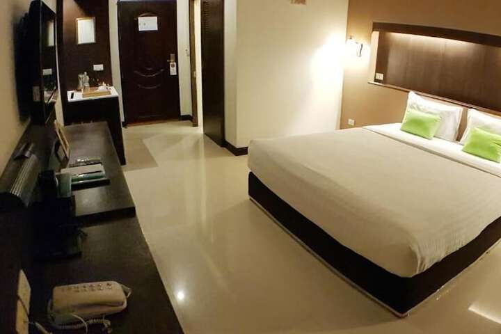 Room 7 of 48