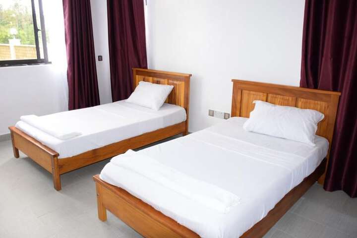 Room 4 of 16