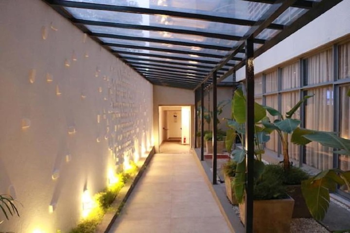 Hotel Exterior 68 of 74