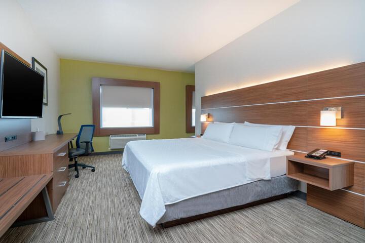 1 King Bed (1 of 5)