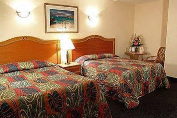 Room 2 of 10
