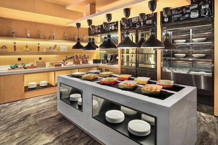Dining 26 of 31