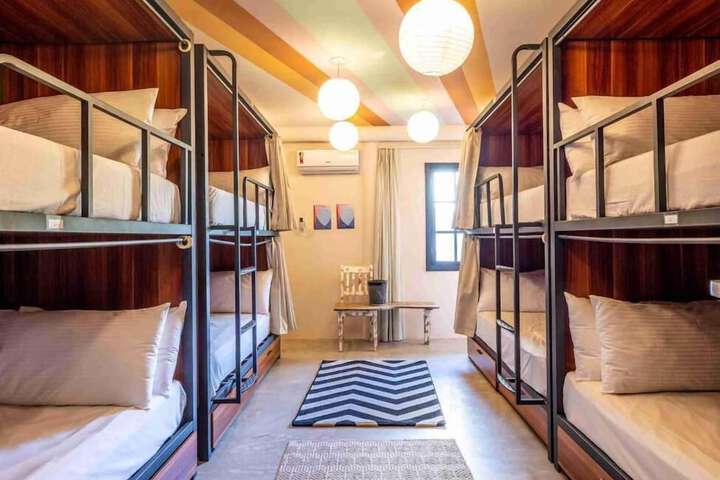 Room 32 of 64