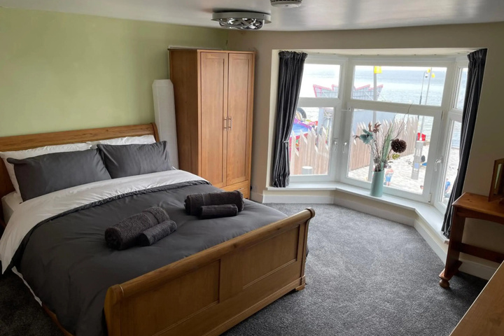 Room 2 of 22
