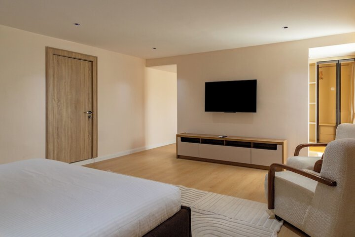 Room 4 of 34