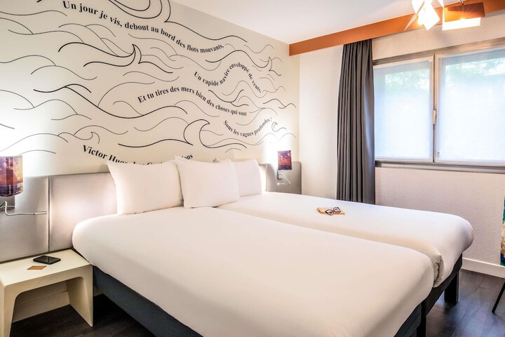 Room 42 of 125