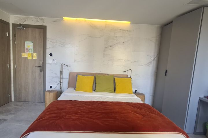 Room 52 of 118