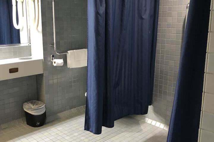 Room 6 of 10