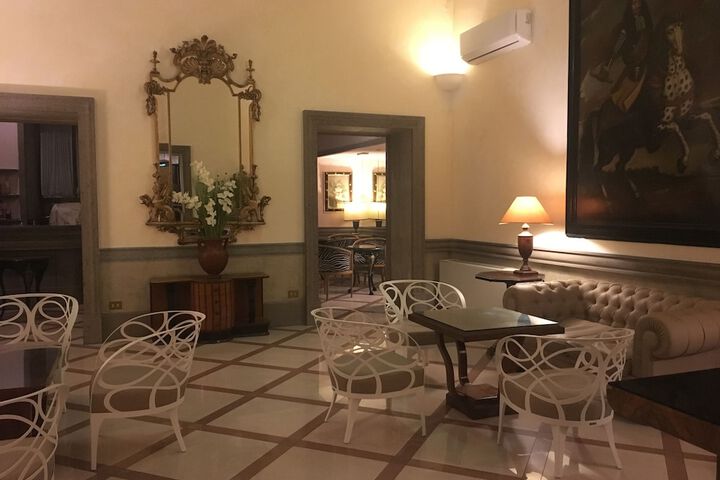 Entrance & Lobby