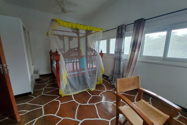 Room 25 of 52