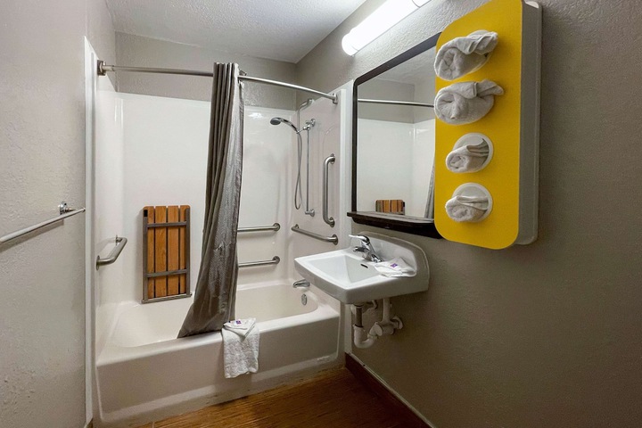 Double Room Disability Accessible (3 of 17)