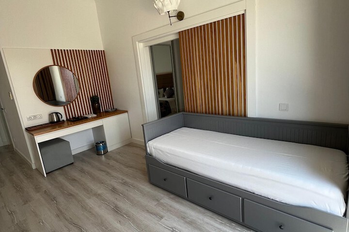 Room 3 of 40