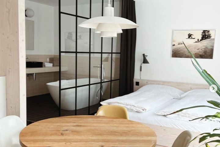 Room 13 of 21