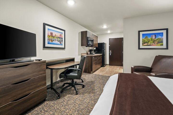 Room 10 of 27