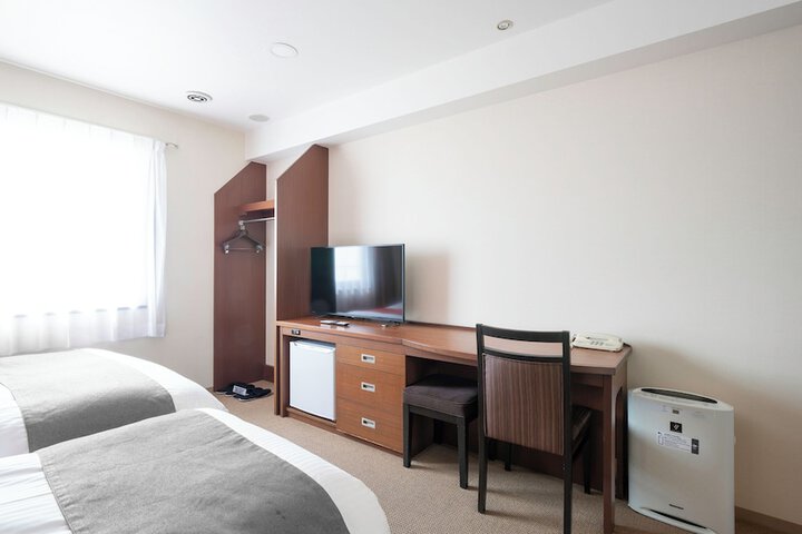 Room 5 of 74