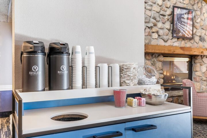 Breakfast/Coffee Service 33 of 37